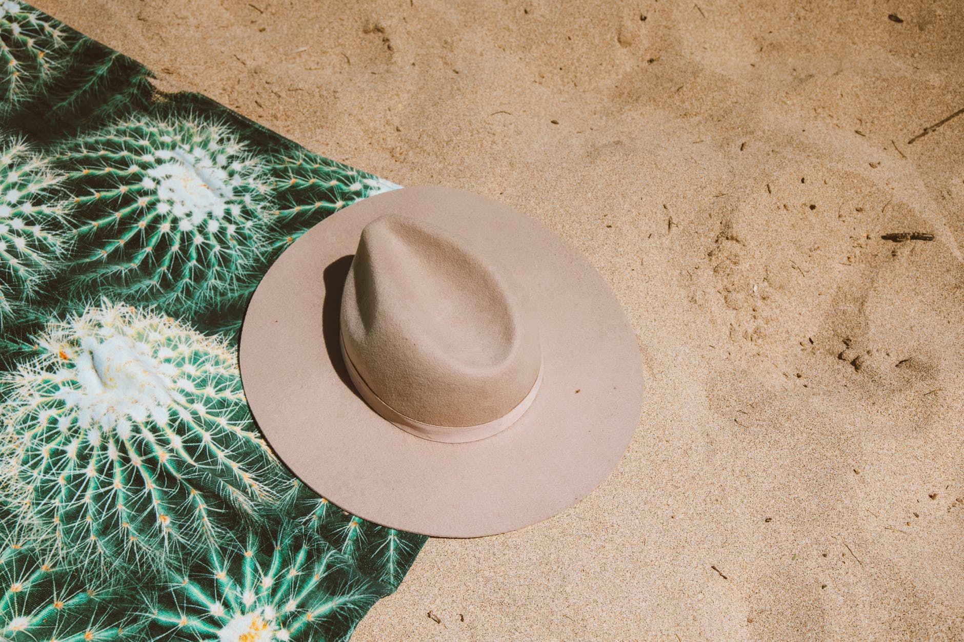 a cowboy hat on the sand, retirement, venice beach, Venice Florida a Good Place for Retire