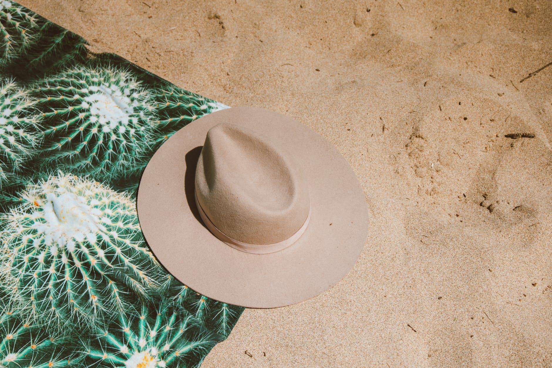 Is Venice, Florida a Good Place for Retirement? 2 a cowboy hat on the sand, retirement, venice beach, Venice Florida a Good Place for Retire